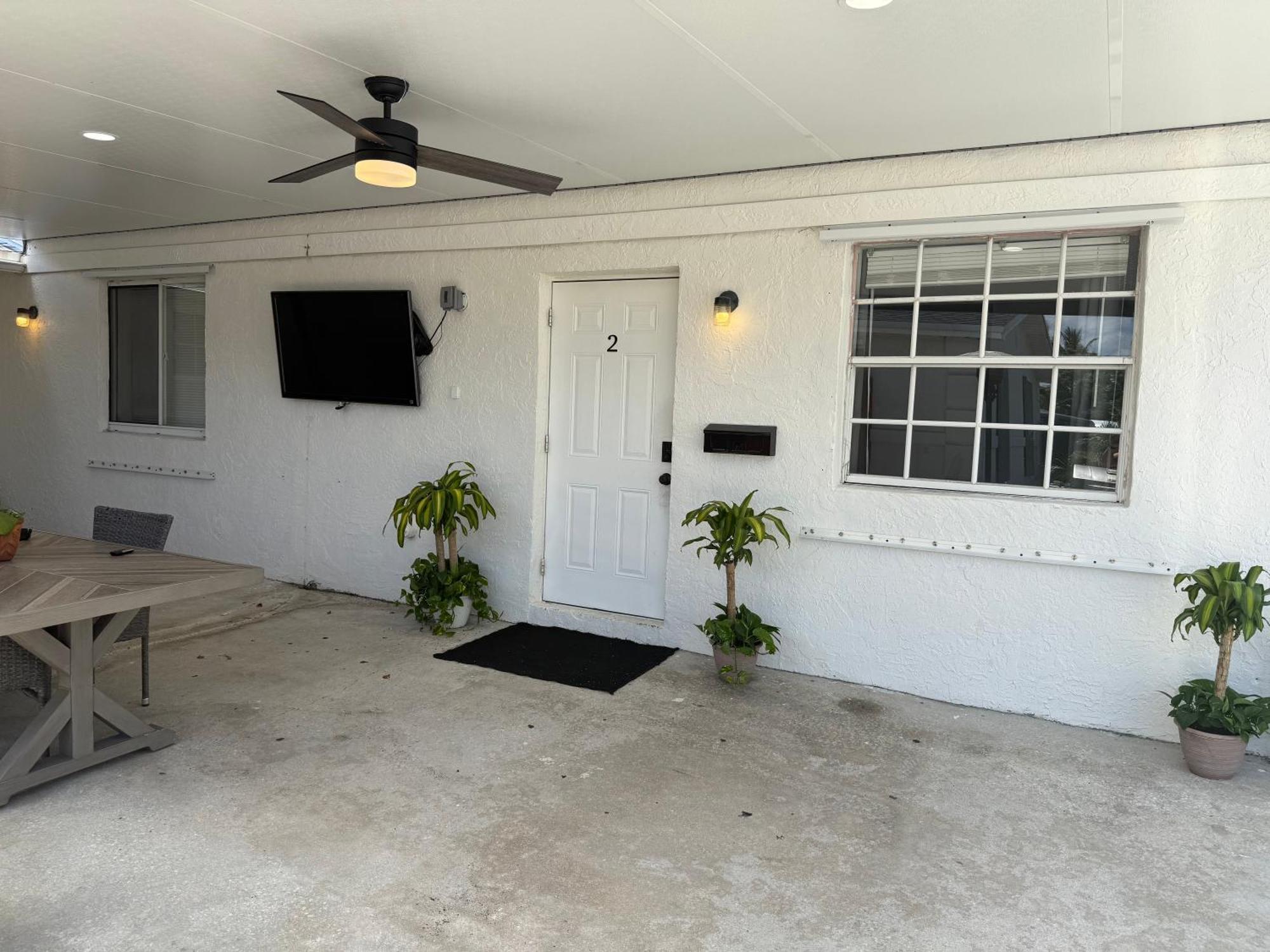 West Palm 2br Or 1br *